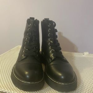 Black leather combat boots US 7